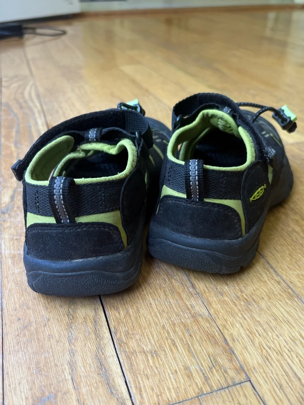Keen Kids Newport H2 Black and Green Closed-Toe Water Sandals